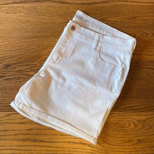 NWOT Old Navy Sweetheart White Jean Shorts - Size 16 - 5 inch inseam